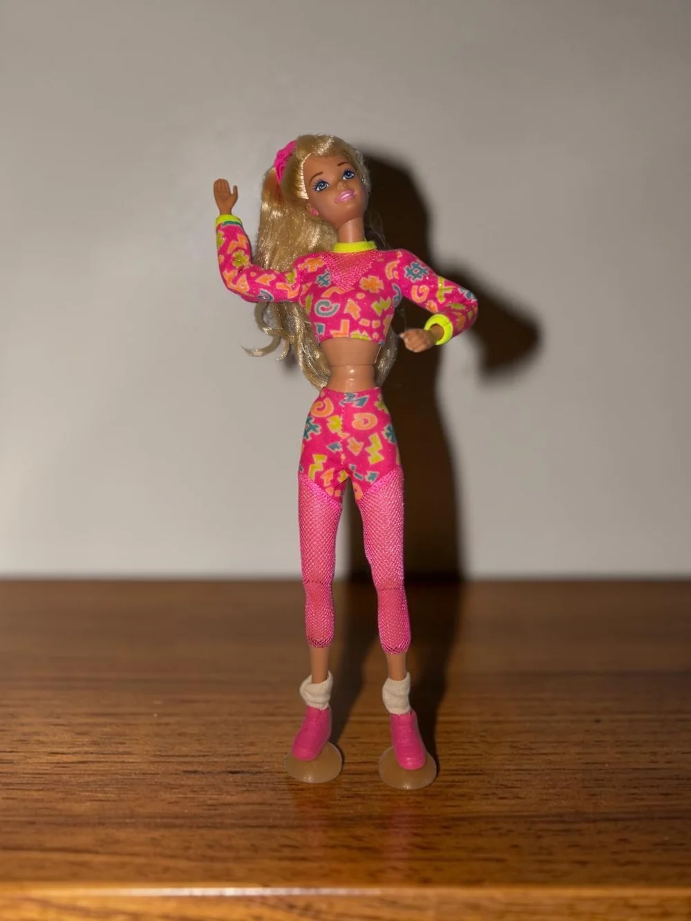 Mattel WORKING OUT Barbie 1996 Dressed w/ Shoes & Suction Cups